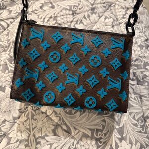 Louis Vuitton crossbody RARE